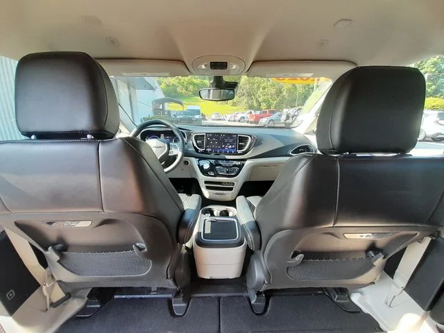 Used 2023 Black Chrysler Touring L image 41