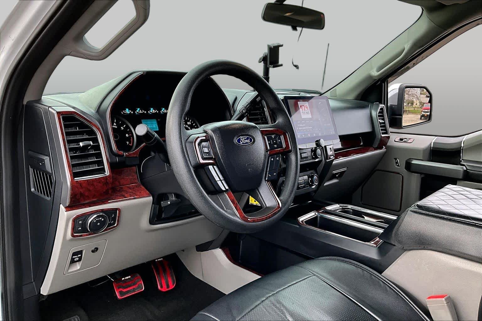 Used 2019 Oxford White Ford XLT image 16