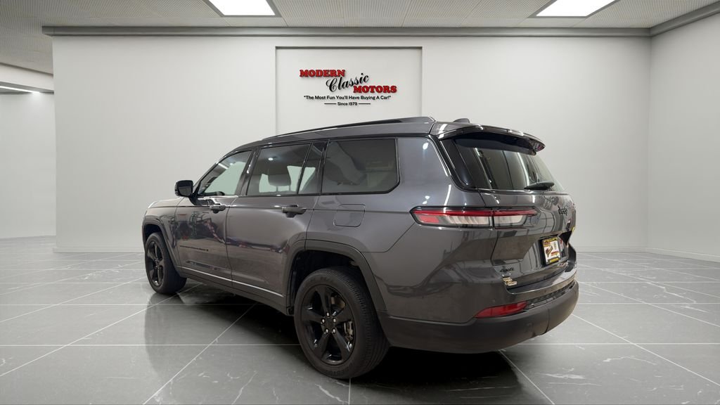 Used 2023 Gray Jeep Altitude image 5