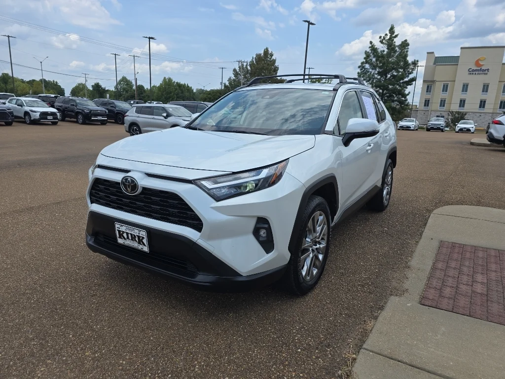 Used 2023 Wind Chill Pearl Toyota XLE Premium image 2