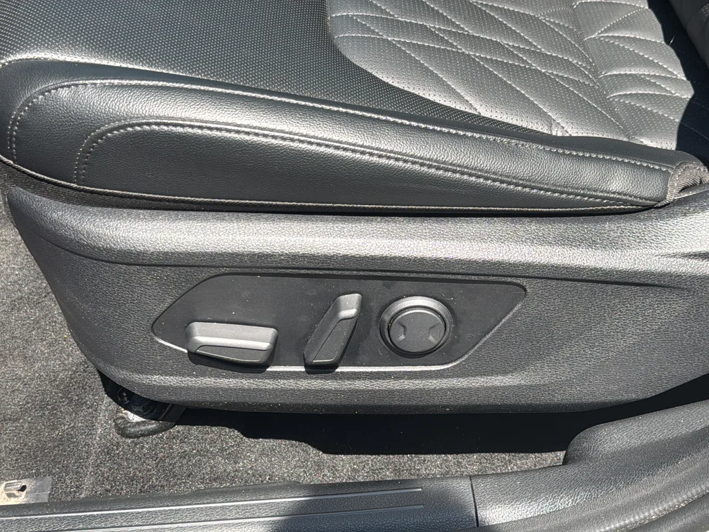 Used 2024 Green Kia X-Line image 18