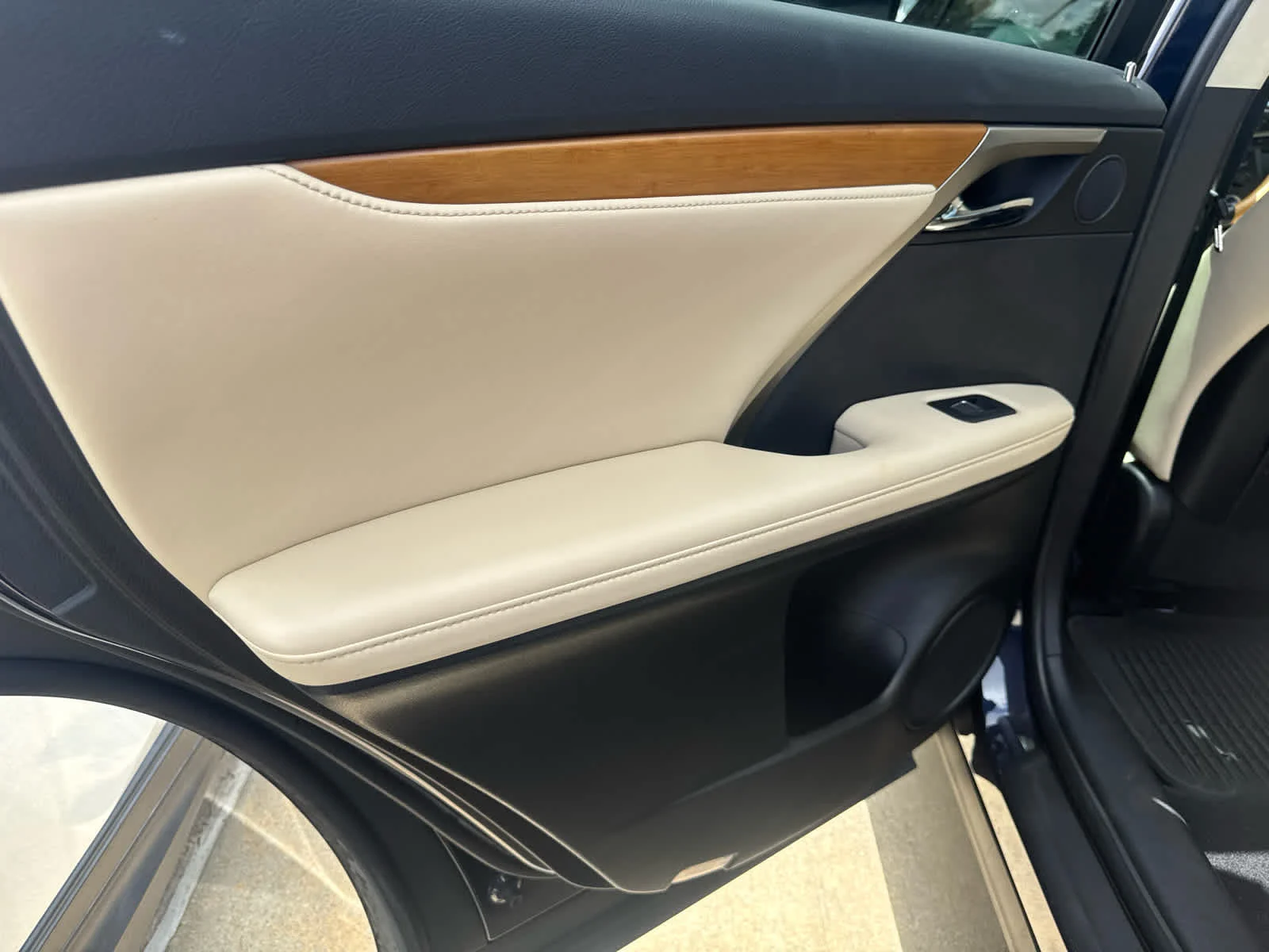 Used 2022 Nightfall Mica Lexus  image 16