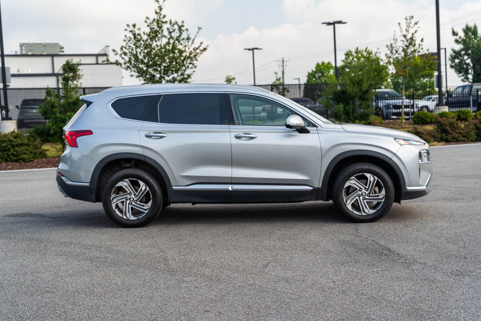 Used 2023 Silver Hyundai SEL image 8