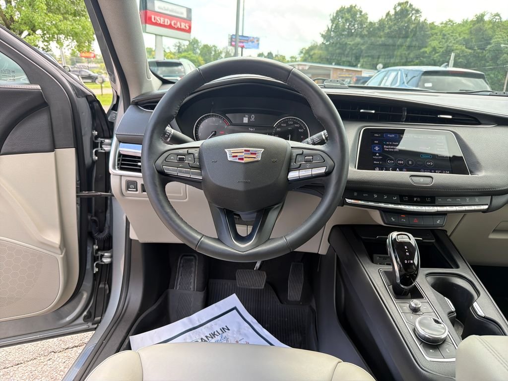 Used 2023 Silver Cadillac Luxury image 17