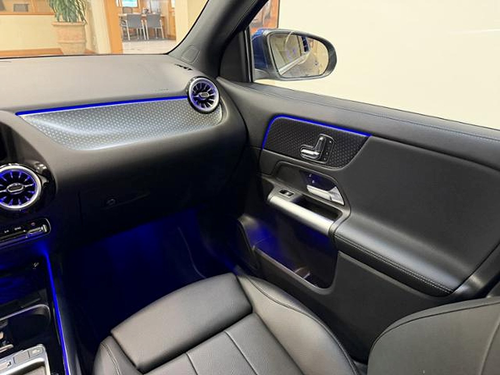 Certified Used 2025 Starling Blue Metallic Mercedes-Benz 4MATIC® image 10