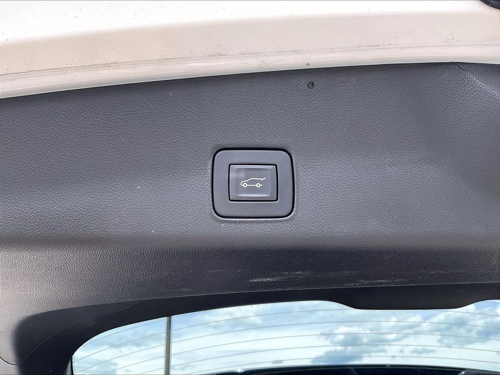Used 2023 Summit White Chevrolet RS image 36