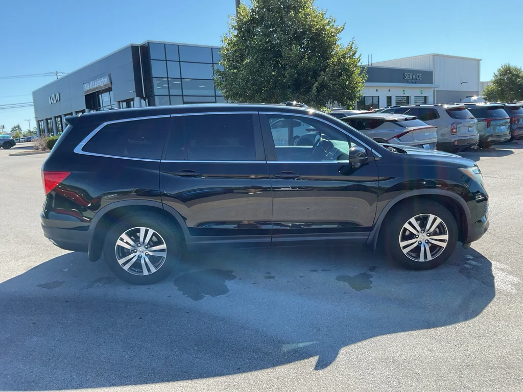 Used 2017 Crystal Black Pearl Honda EX-L image 11