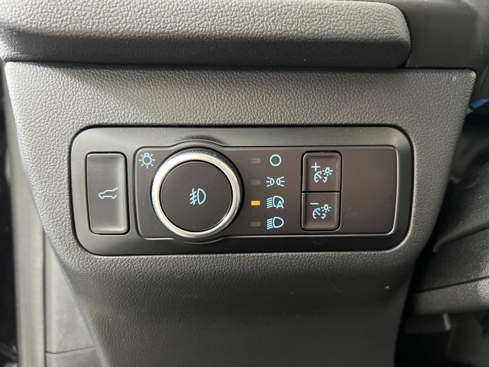 Used 2022 Black Metallic Ford SEL image 17