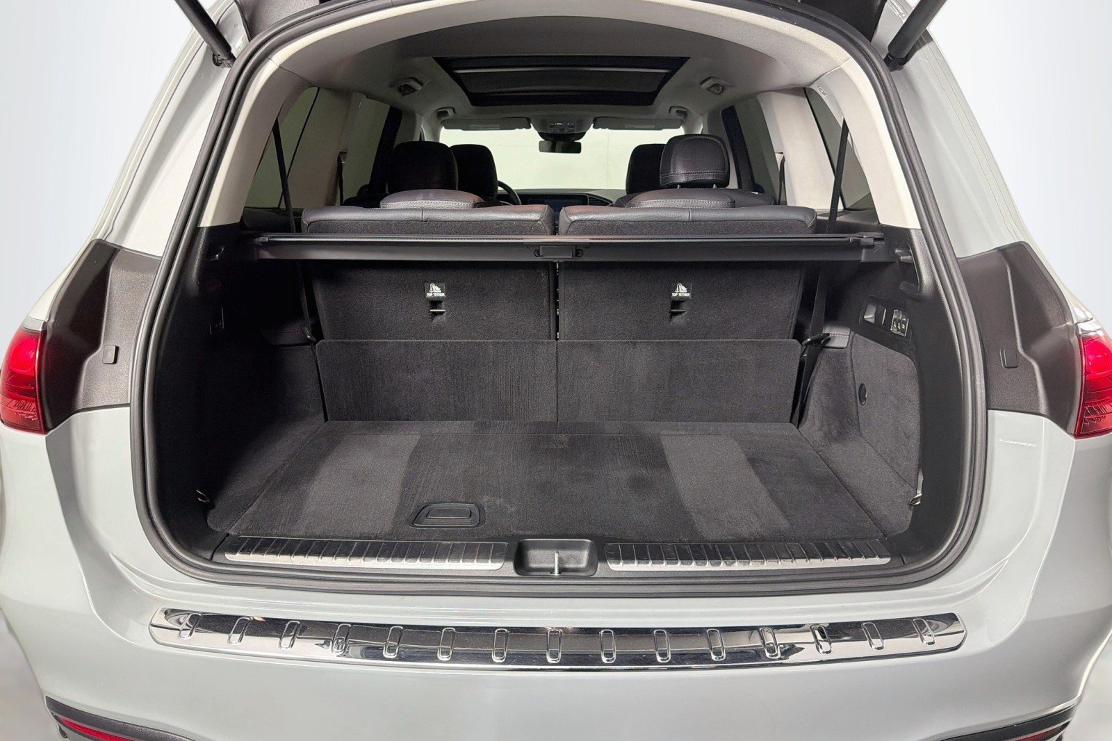 Certified Used 2024 MANUFAKTUR Alpine Grey Mercedes-Benz 450 image 26