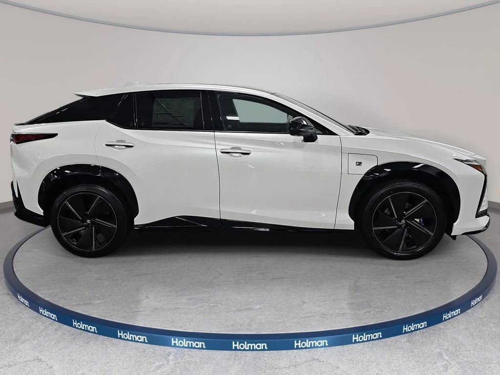 New 2026 Oxygen White Lexus F SPORT AWD image 4