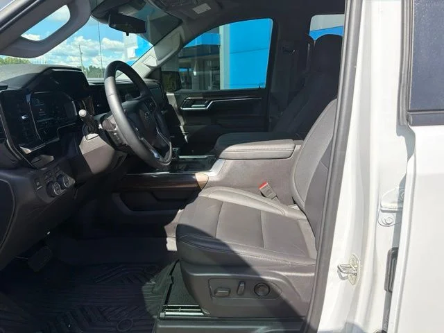 Used 2024 Summit White Chevrolet LT Trail Boss image 18