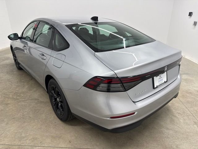 Certified Used 2025 Solar Silver Metallic Honda SE image 7