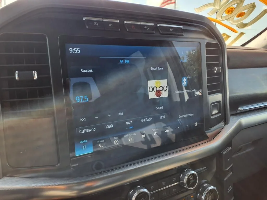 Used 2021 White Ford Lariat image 9