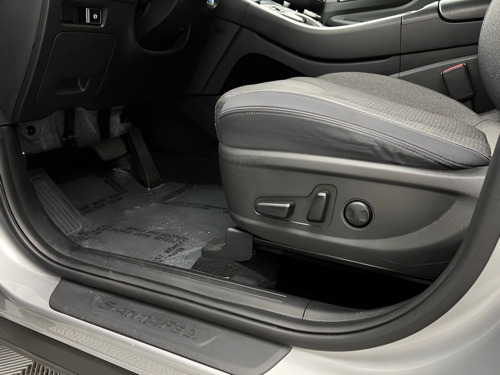 Used 2023 Shimmering Silver Hyundai SEL AWD image 32
