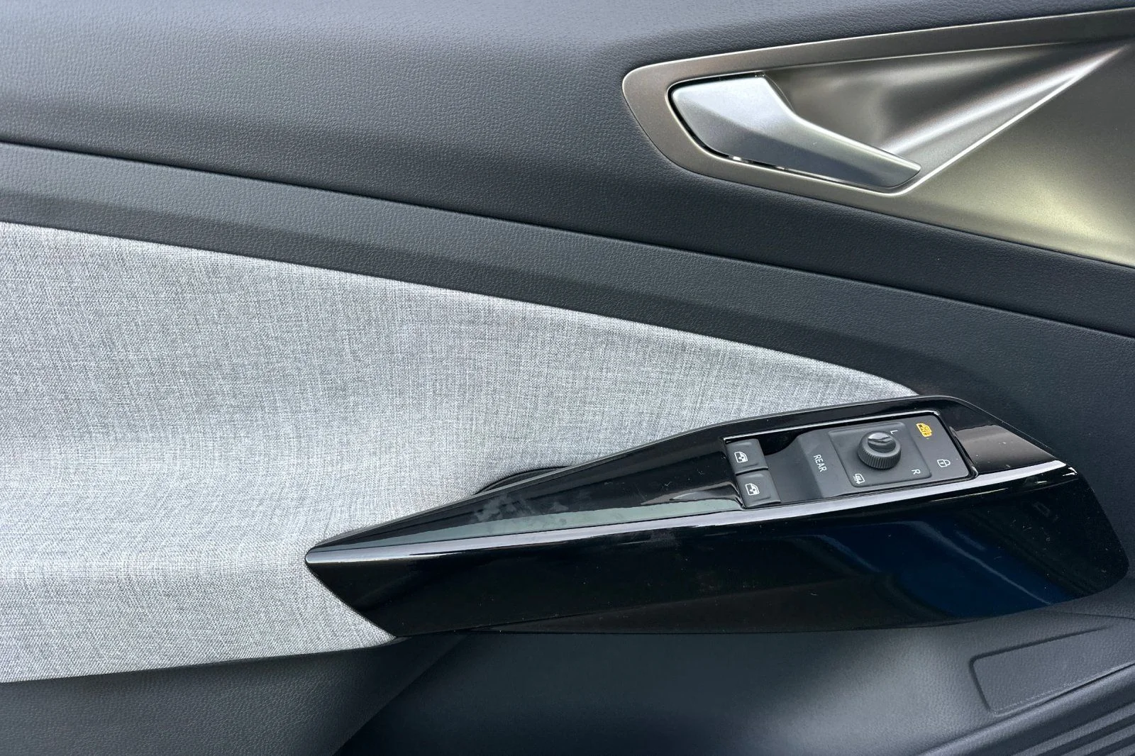 2025 Volkswagen ID.4 PRO - Photo 10