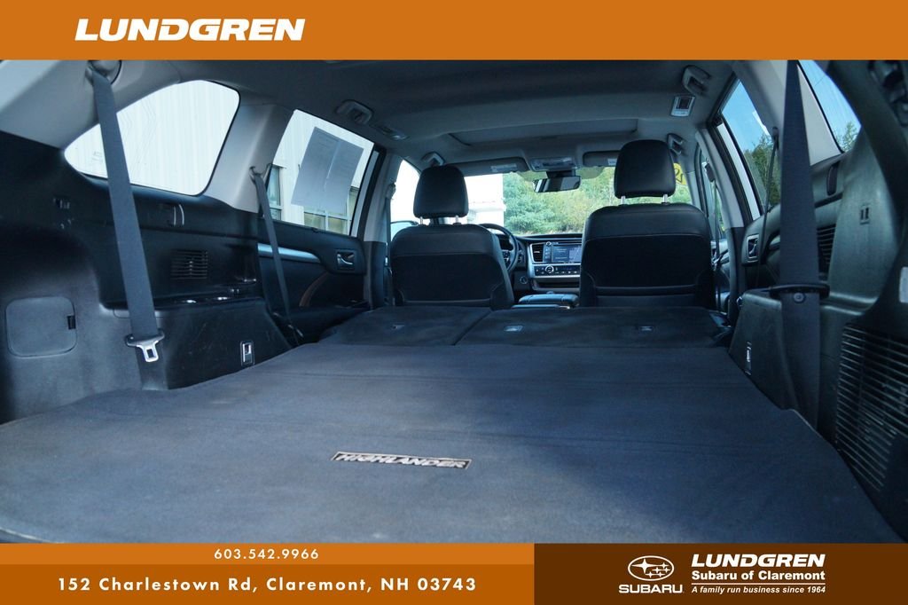 Used 2018 Silver Toyota XLE image 39