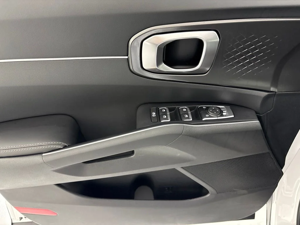 New 2026 White Kia S image 24
