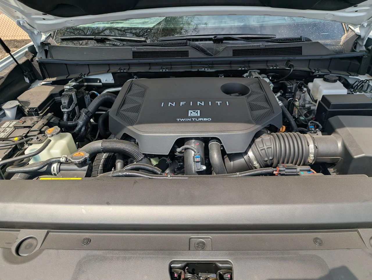 New 2027 RADIANT WHITE INFINITI Sport 4WD image 32