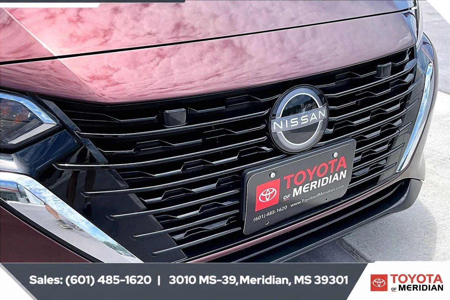 Used 2024 Rosewood Metallic Nissan SV image 21