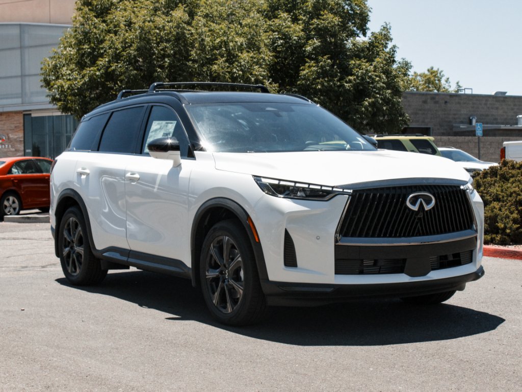 New 2027 2T RAD WHT INFINITI Autograph AWD image 3