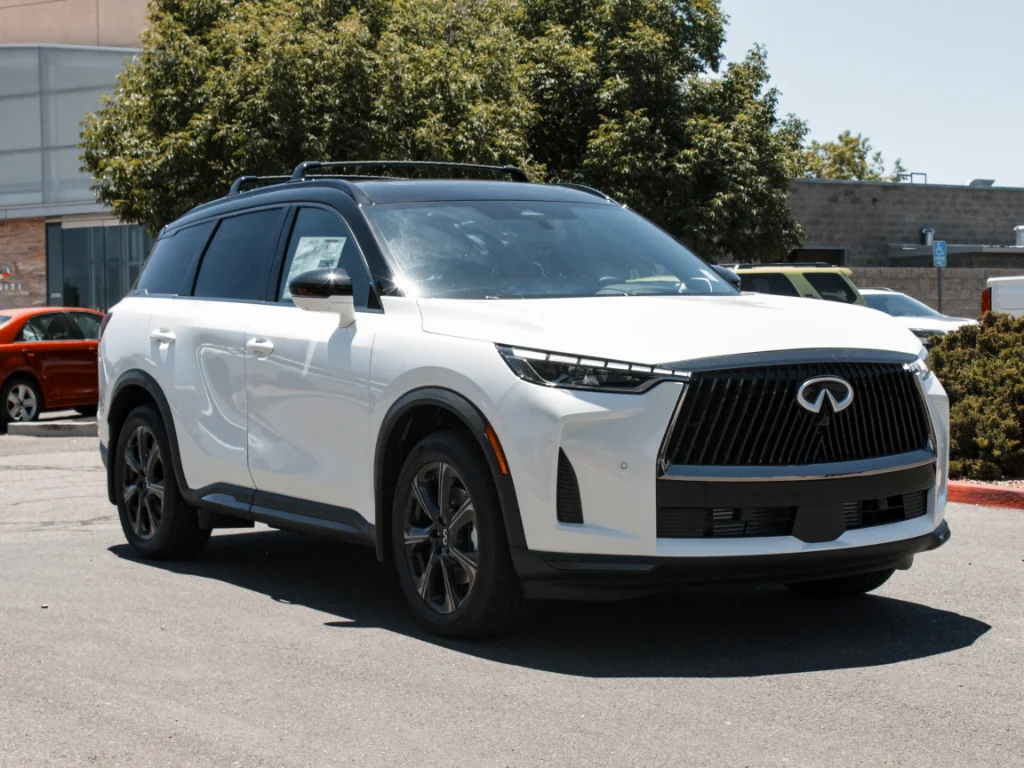 New 2027 2T RAD WHT INFINITI Autograph AWD image 3