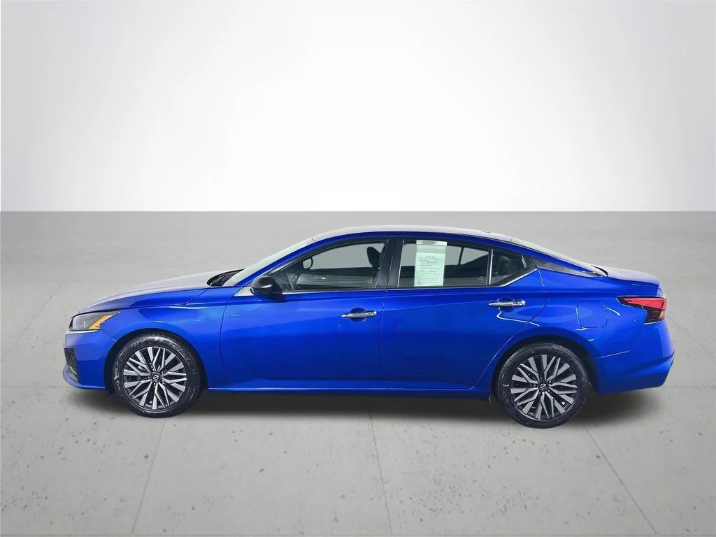 Used 2025 Blue Nissan 2.5 SV image 9