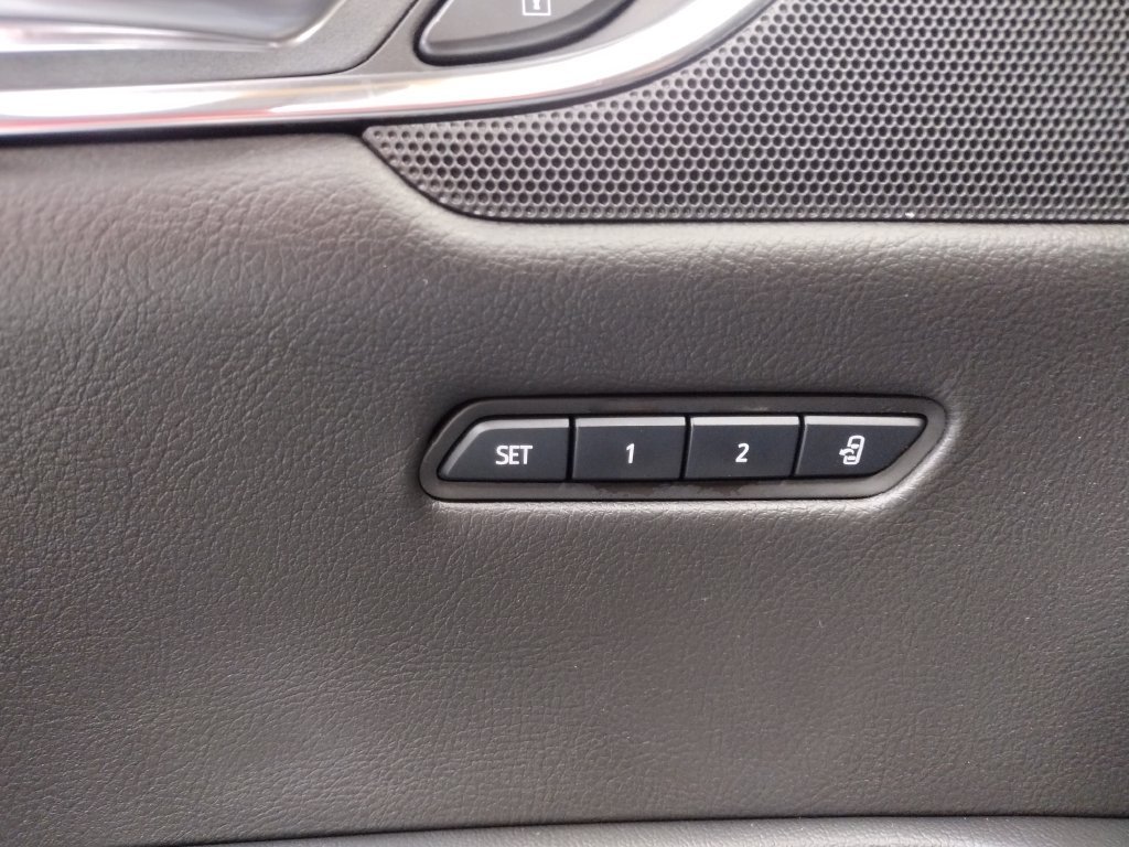 Used 2019  Cadillac Luxury image 35