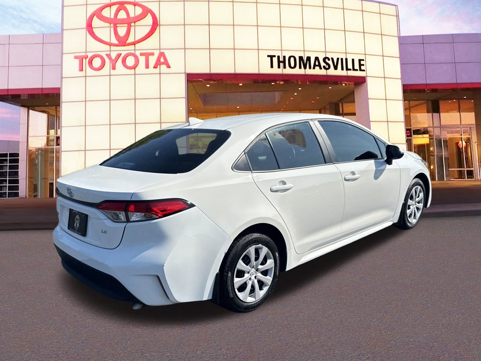 Used 2025  Toyota  image 5