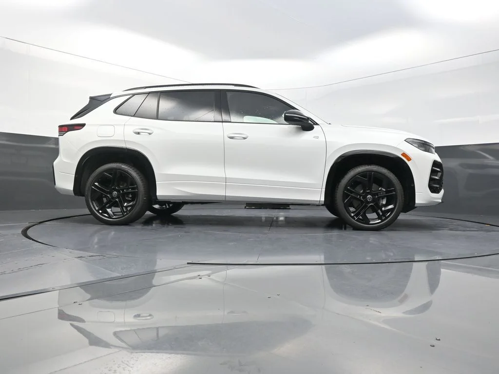 New 2026 White Volkswagen 2.0T SE R-Line Black image 29