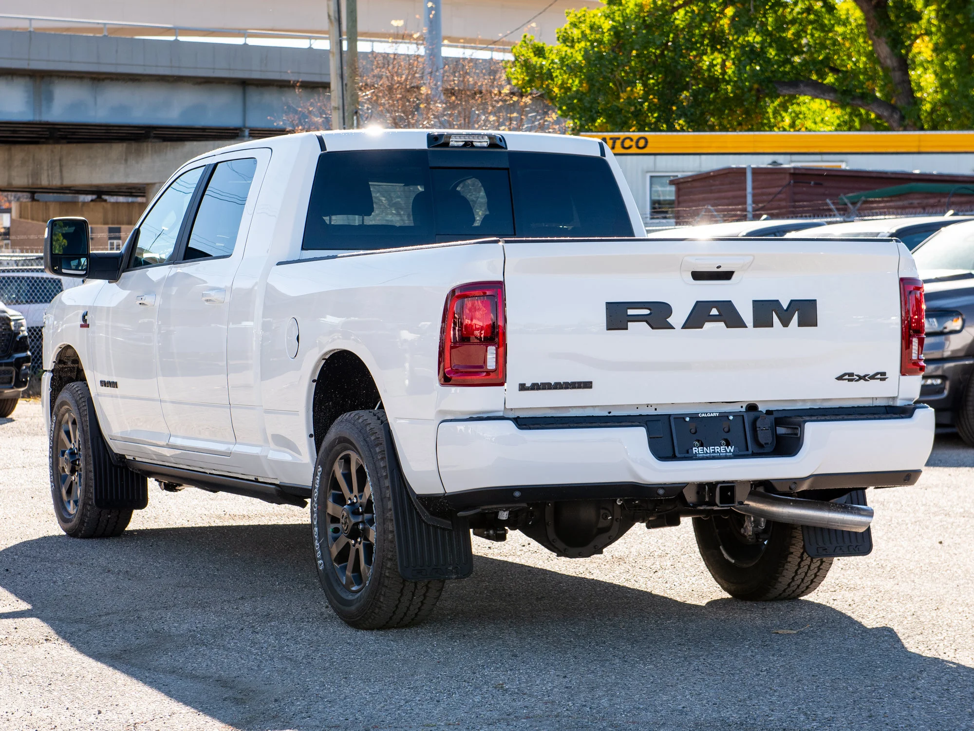 New 2027 White RAM Laramie Night* Mega Cab 4x4, Sunroof, Harman/Kardon, Pwr Running Boards image 5