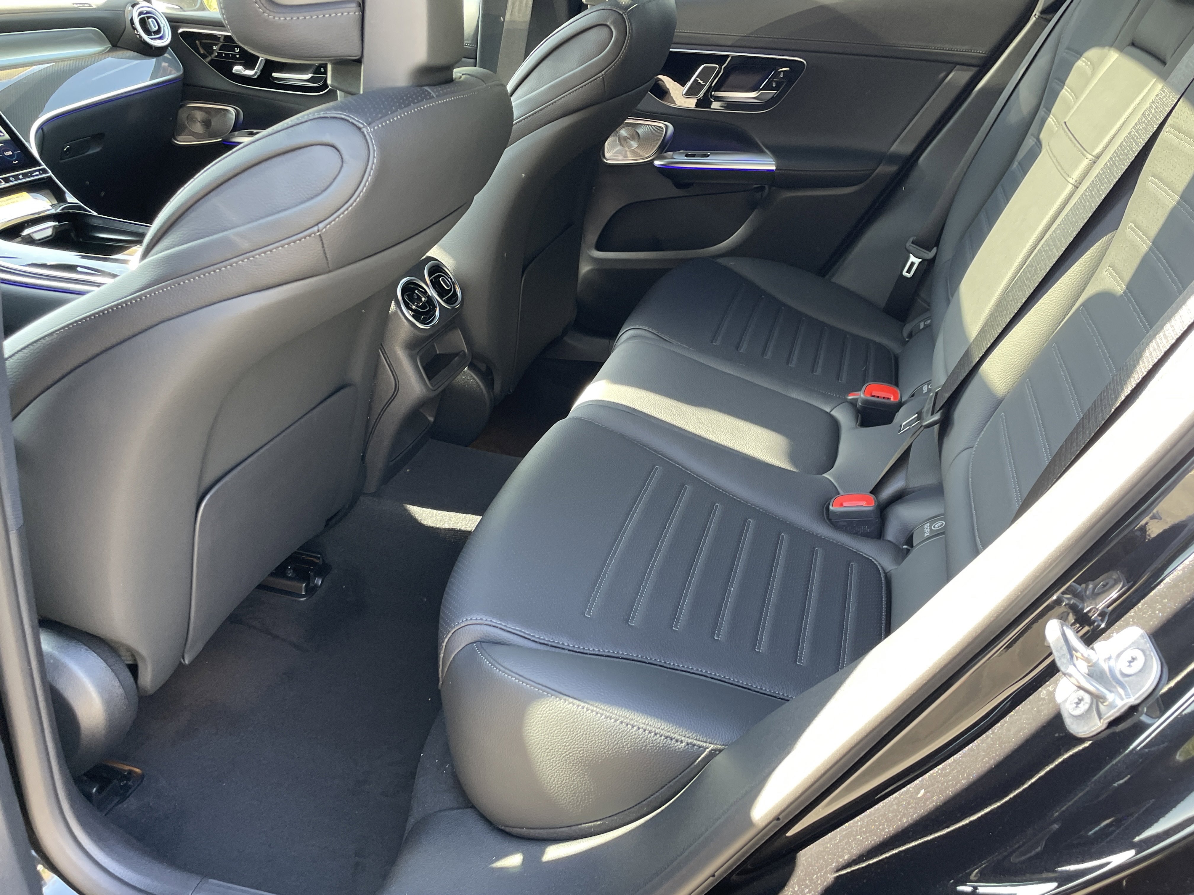 New 2026 Obsidian Black Metallic Mercedes-Benz GLC 300 4MATIC® Coupe image 36