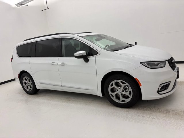 Pre-Owned 2023 Chrysler Pacifica Limited