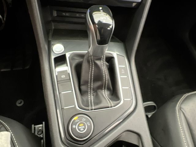 Used 2022 Pure White Volkswagen SE image 27