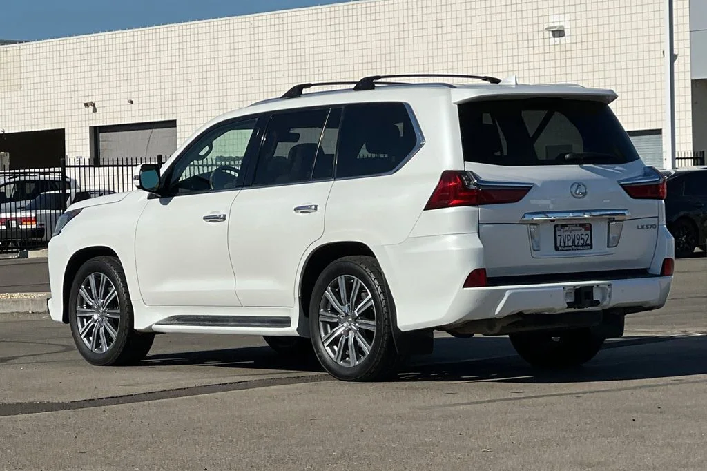 Used 2017  Lexus 570 image 7