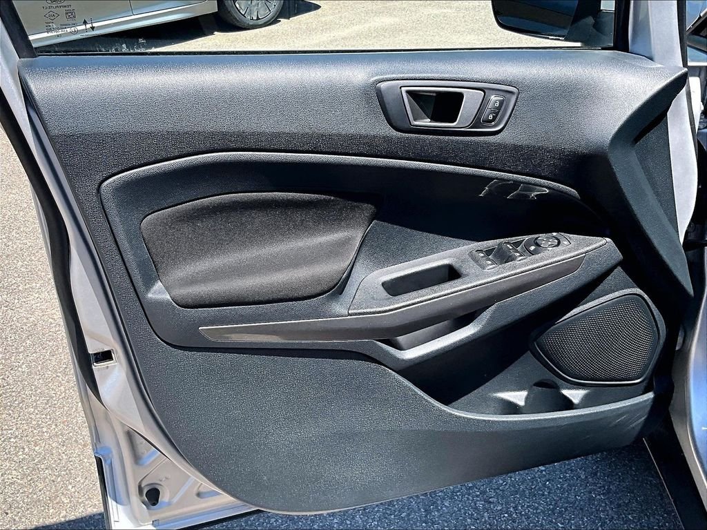 Used 2022 Silver Ford SE image 9