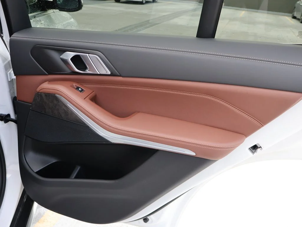 Used 2024 Mineral White Metallic BMW xDrive40i image 16