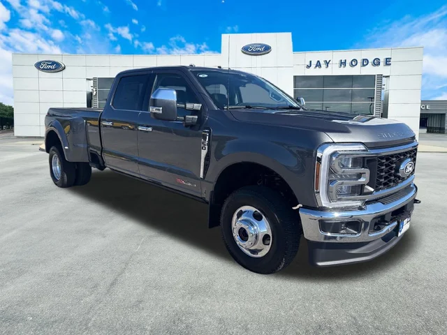 2027 Ford Super Duty F-350® Lariat®