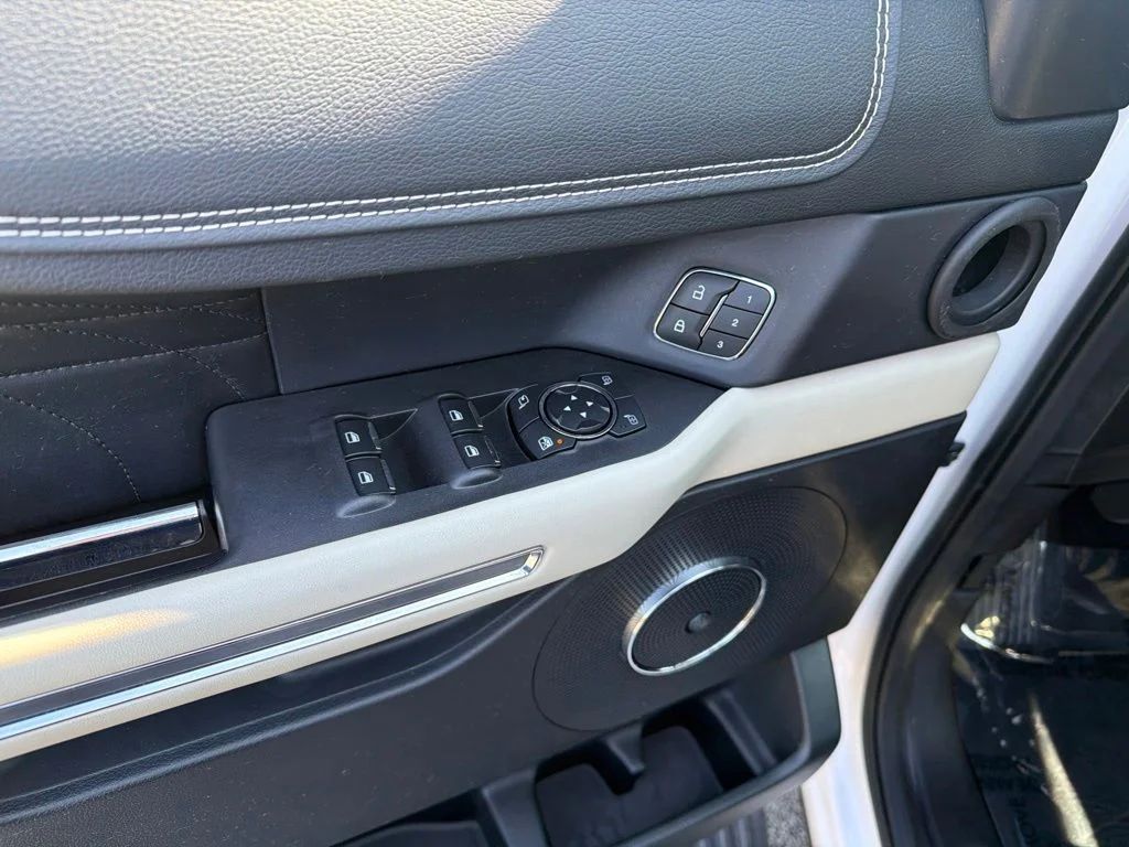 Used 2019 White Ford Platinum image 15