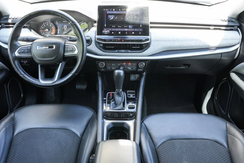 Used 2022 Gray Jeep Latitude image 18