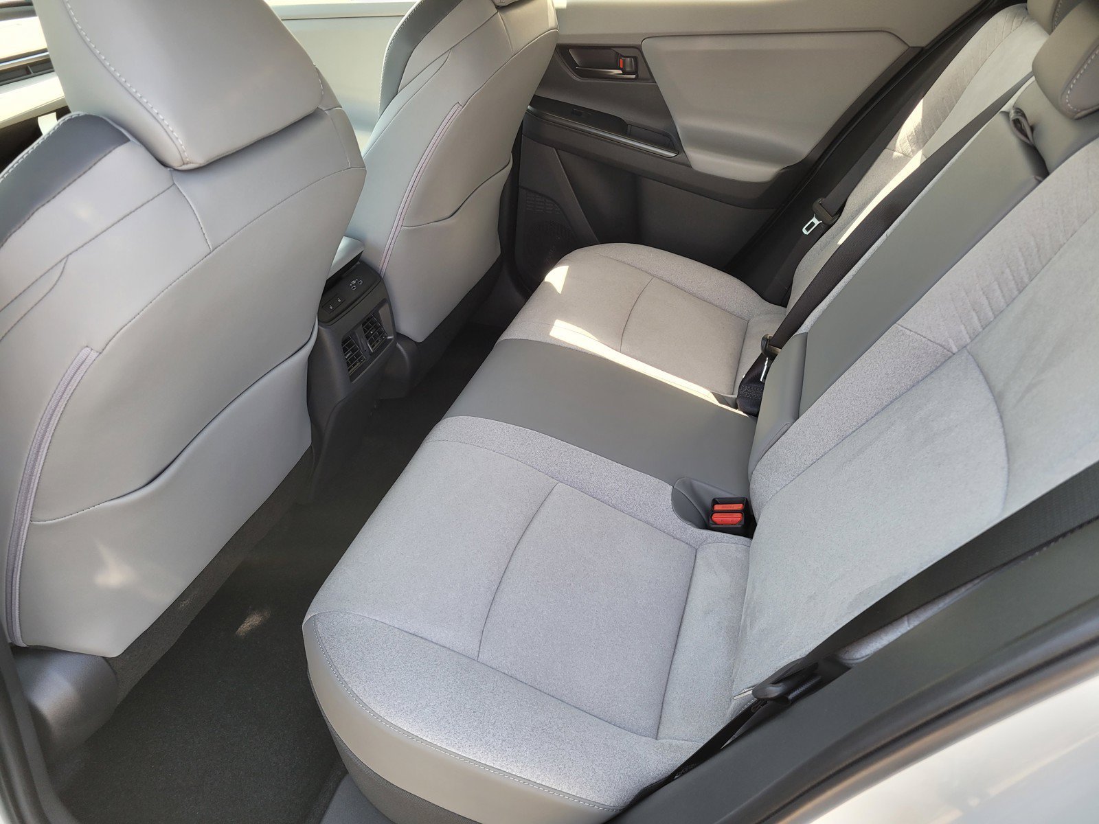 New 2026 Wind Chill Pearl <sup>1</sup> Toyota  XSE image 6