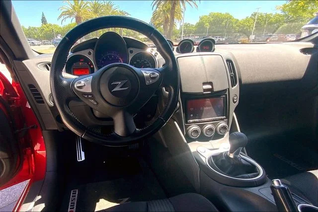 Used 2020 Passion Red Nissan Base image 5