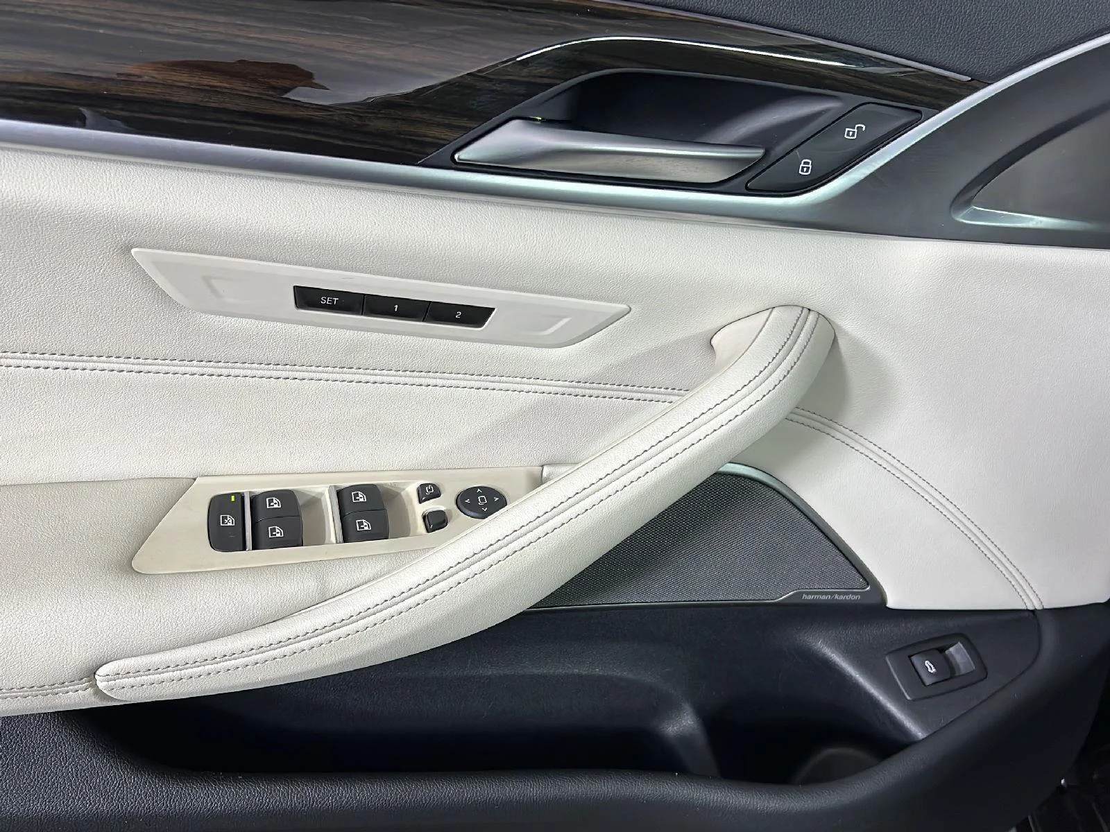 Used 2022 Dark Graphite Metallic BMW 540i xDrive image 16
