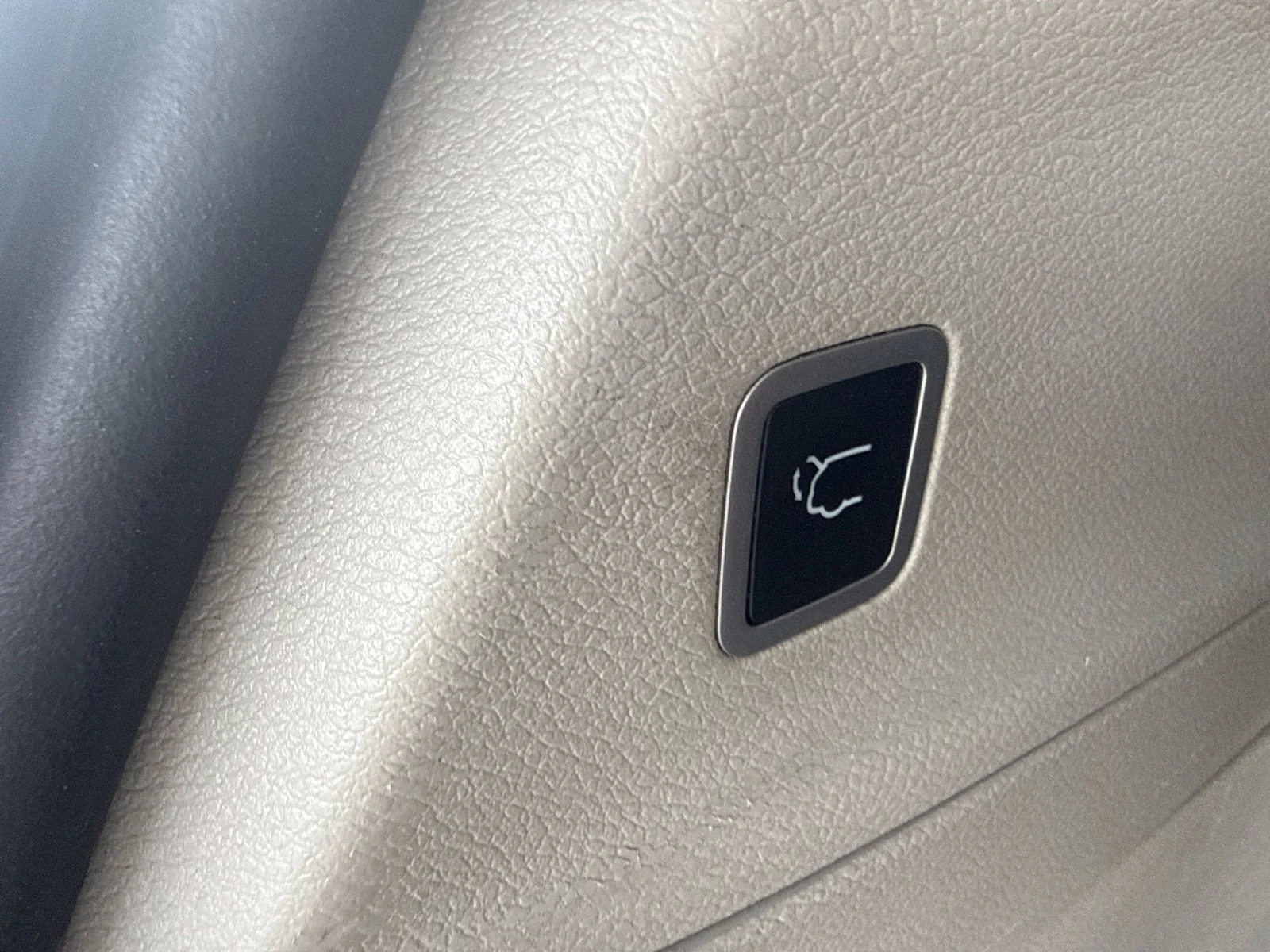 Used 2022 Silver Chrysler LX image 26
