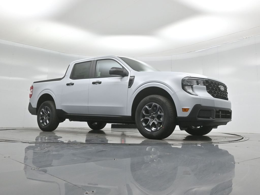 New 2026 Space White Metallic Ford XLT image 3