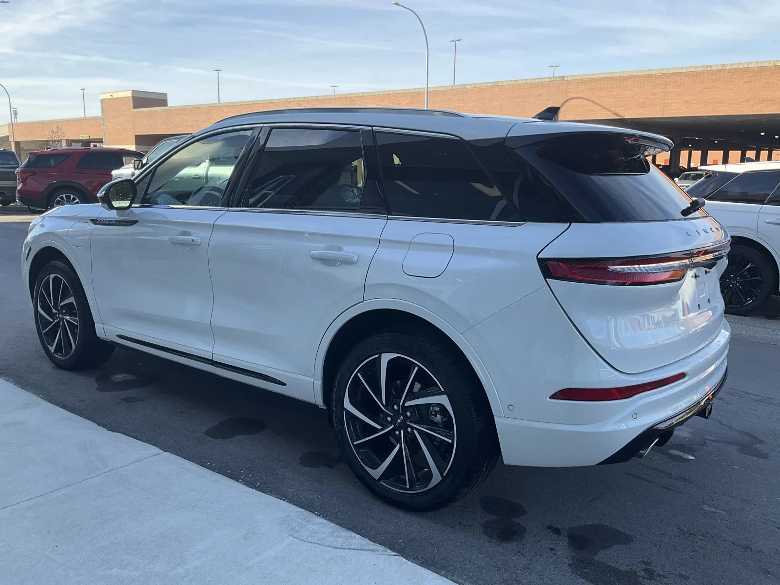 New 2024 PRISTINE WHITE MET 3C Lincoln Grand Touring image 5