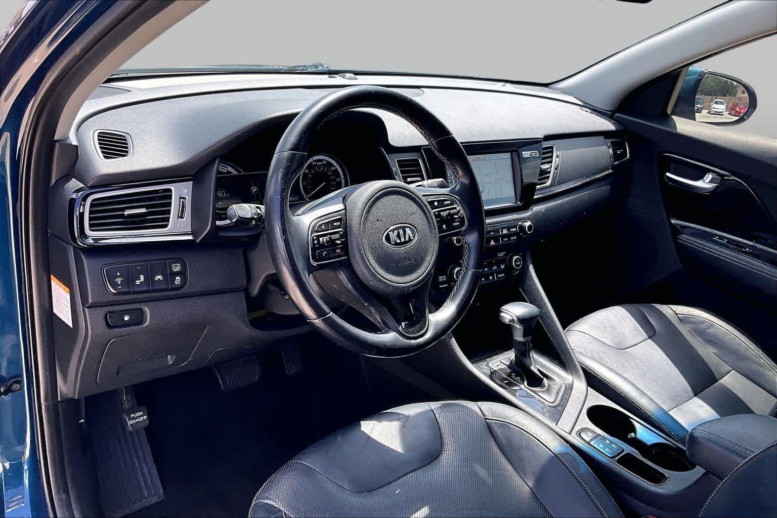 Used 2018 CERULEAN Kia Touring image 16