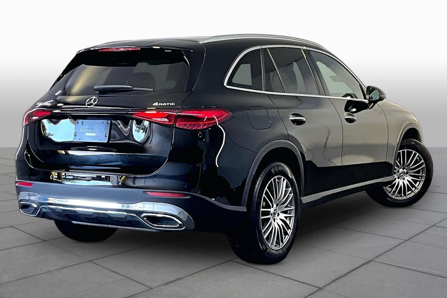 Used 2026 040/Black Mercedes-Benz GLC 300 image 12