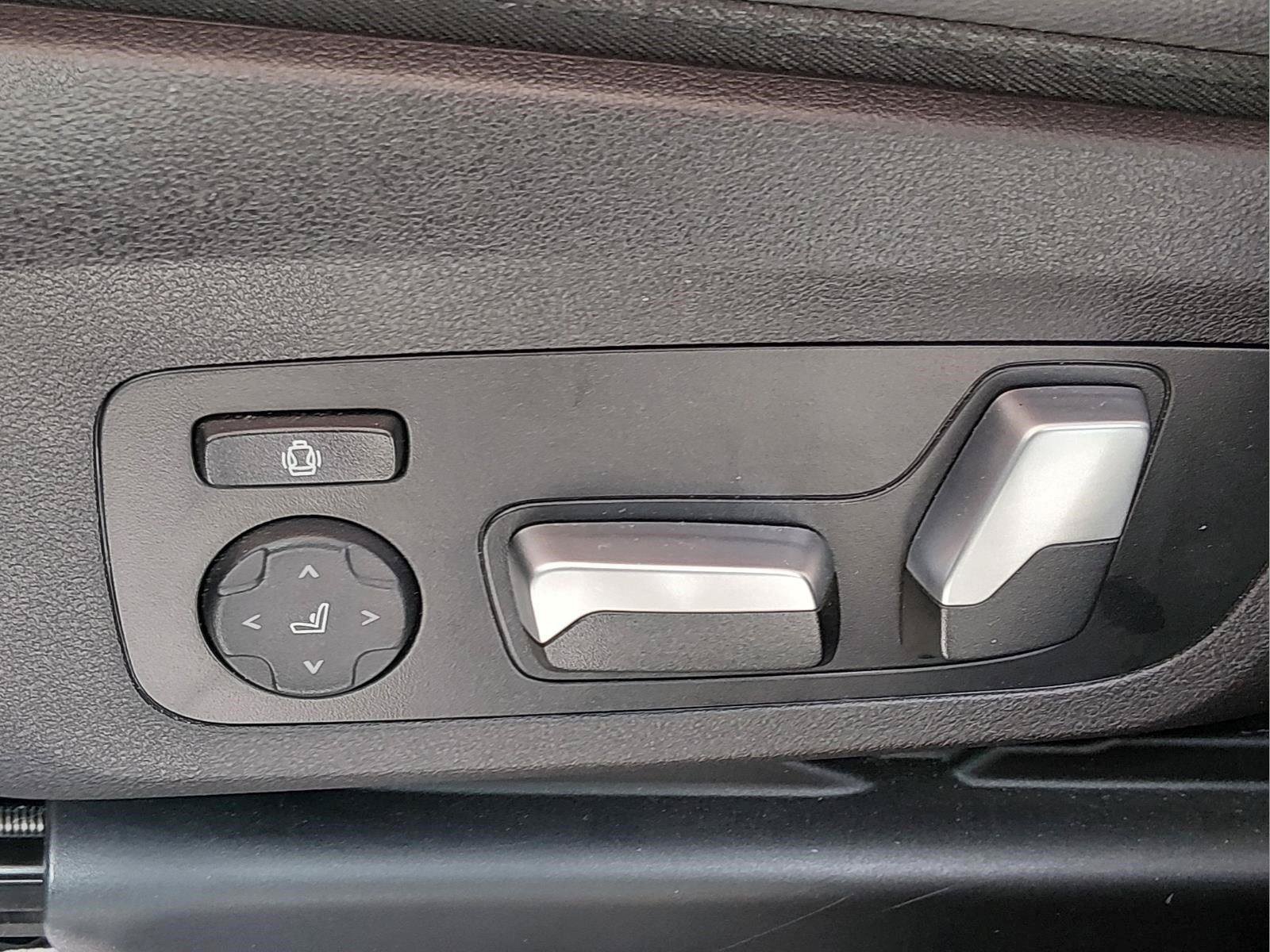 Used 2021 Black Sapphire Metallic BMW xDrive30i image 15