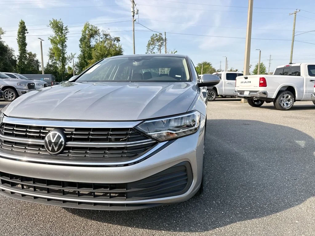 Used 2024 Platinum Gray Metallic Volkswagen 1.5T SE image 10