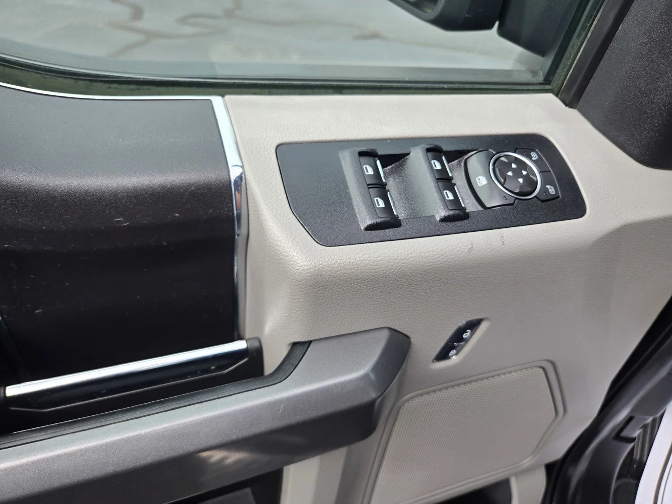 Used 2018  Ford XLT image 33